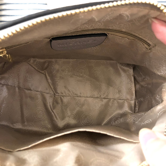 SOLD Michael Kors Gray/Gold Shoulder Crossbody Bag - Picture 3 of 4